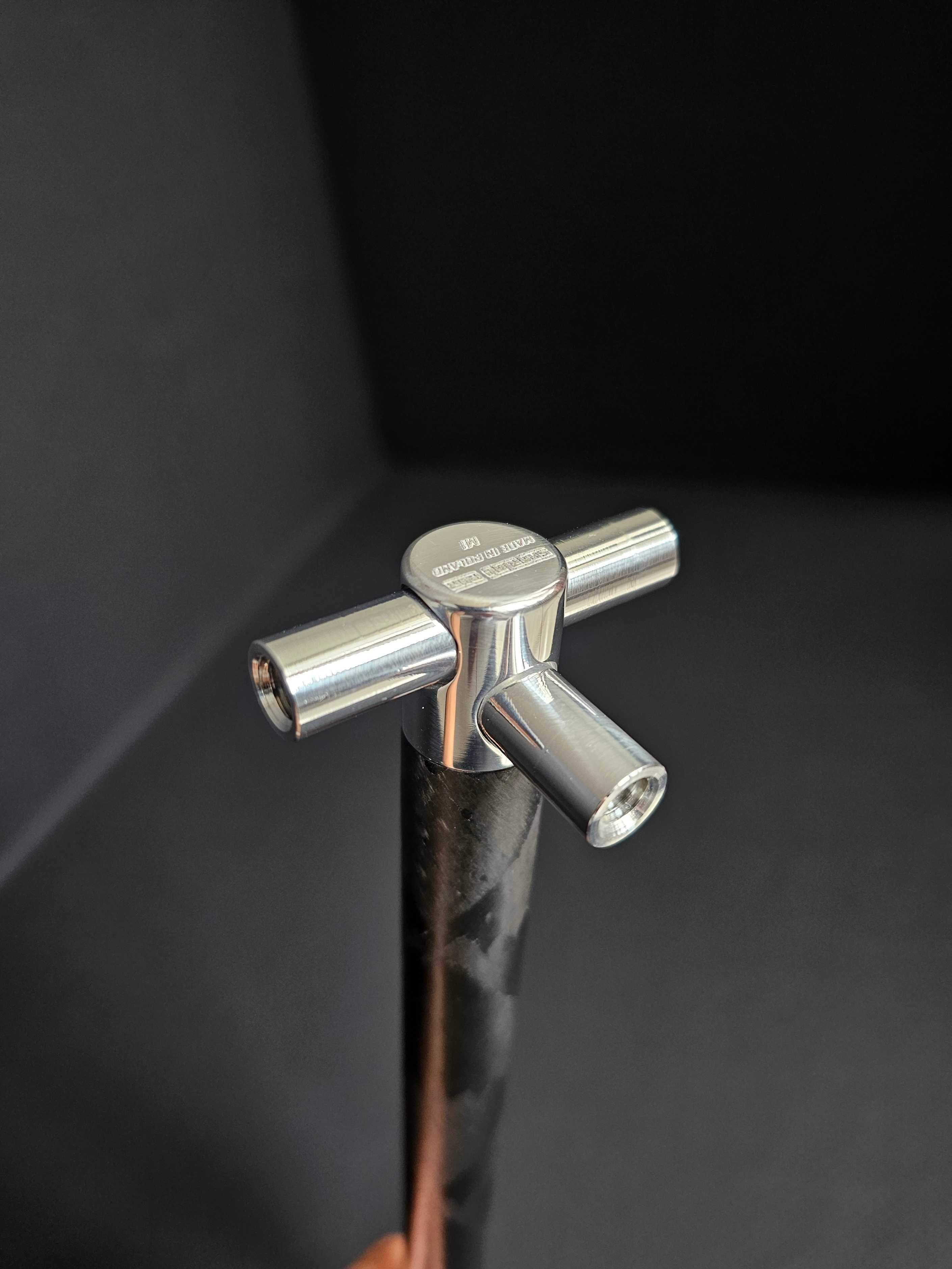 MŁOTEK KARBONOWY 15