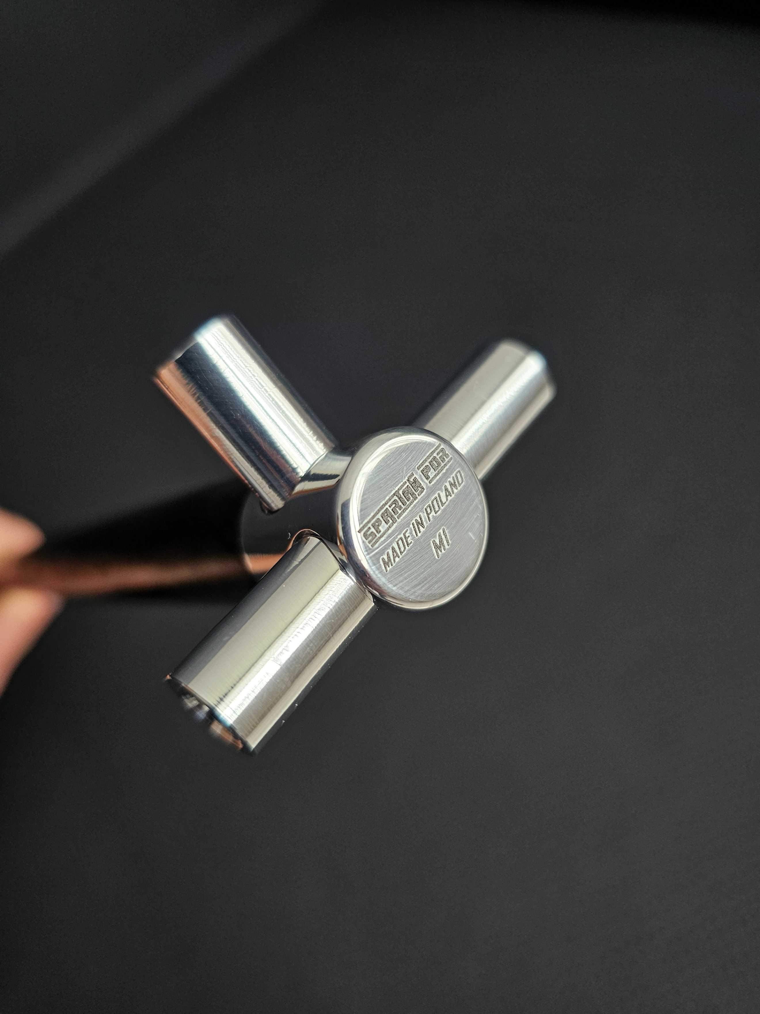 MŁOTEK KARBONOWY 11