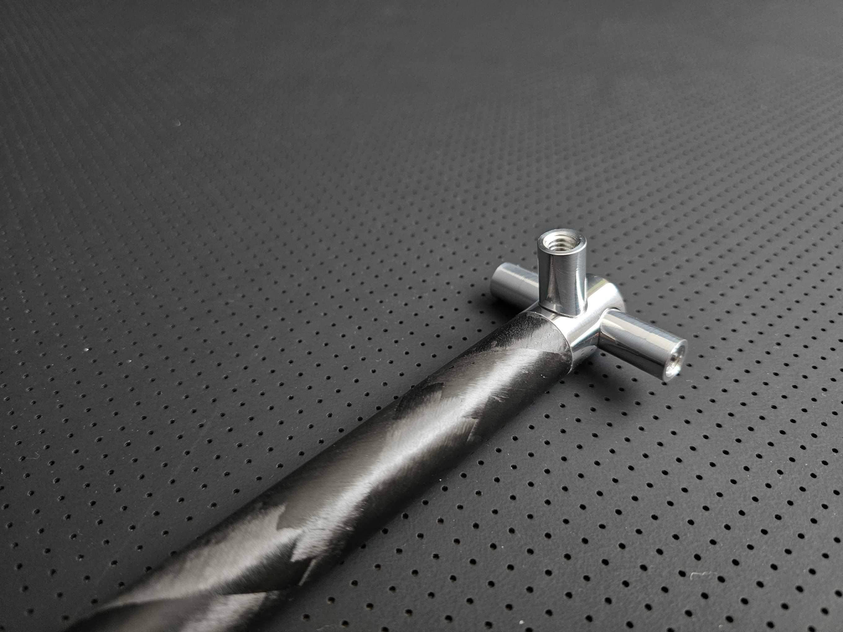 MŁOTEK KARBONOWY 10