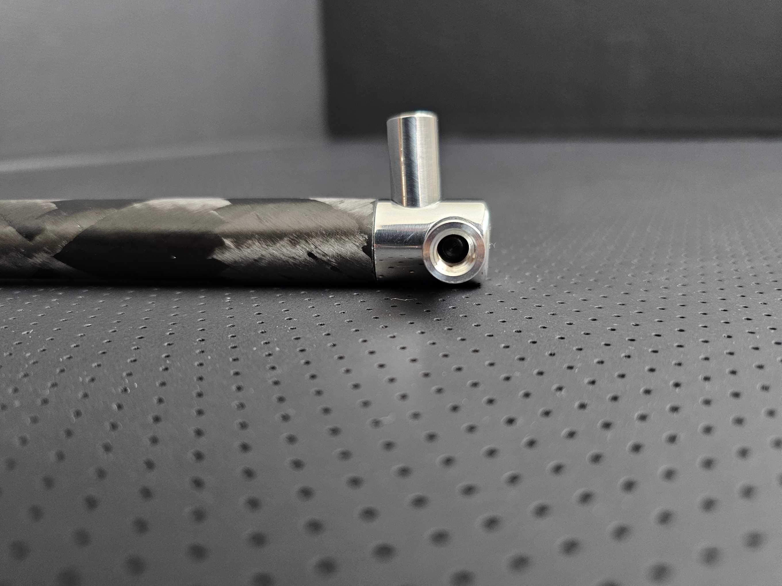 MŁOTEK KARBONOWY 16